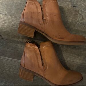 Korks booties 6.5 women 
Lightly worn